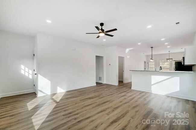 Photo - 424 Blanche Ave