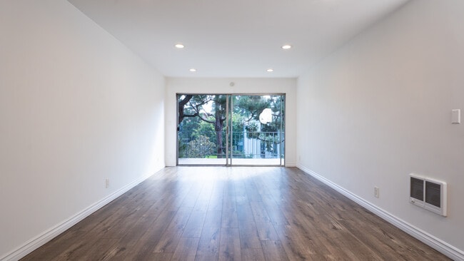 Photo - 102 Scholz Plz Unidad PH #37