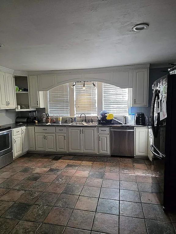 Photo - 40062 Hamilton Rd