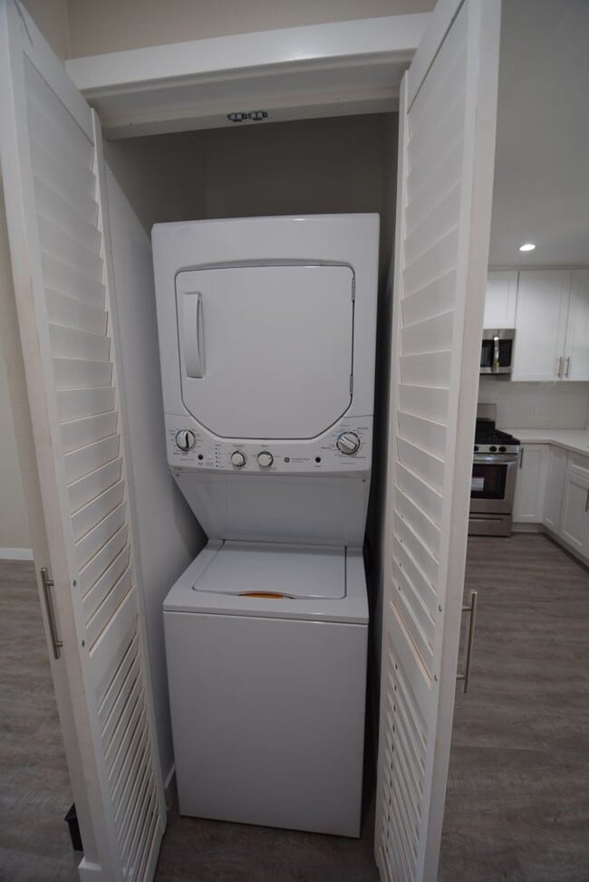 Photo - 14229 Victory Blvd Unit 14231