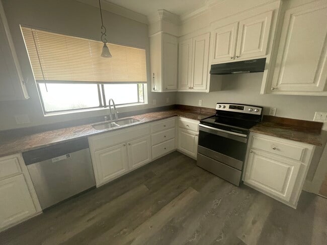 Photo - 1033 Whitworth St