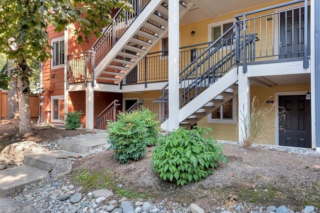 Building Photo - Cozy 2 bedroom 1 bath conveniently located... Rental