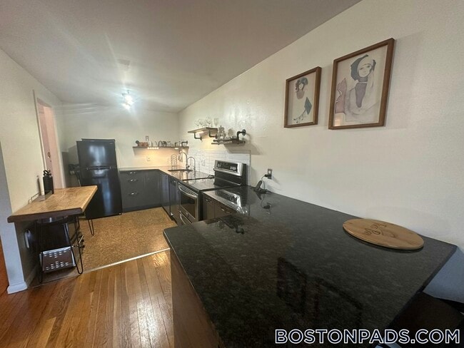 Photo - 121 Tremont St Unidad 114