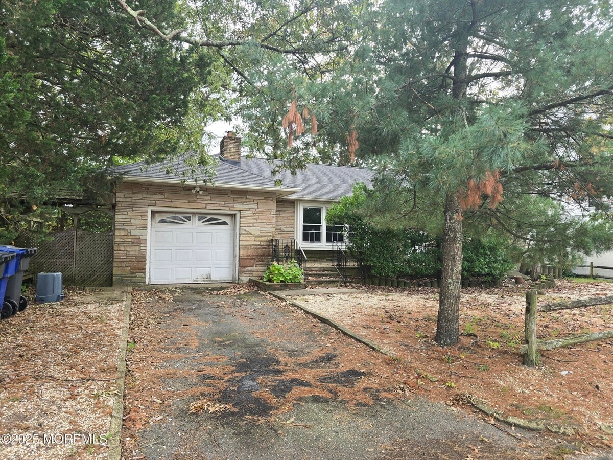 Photo - 297 Cambourne Dr