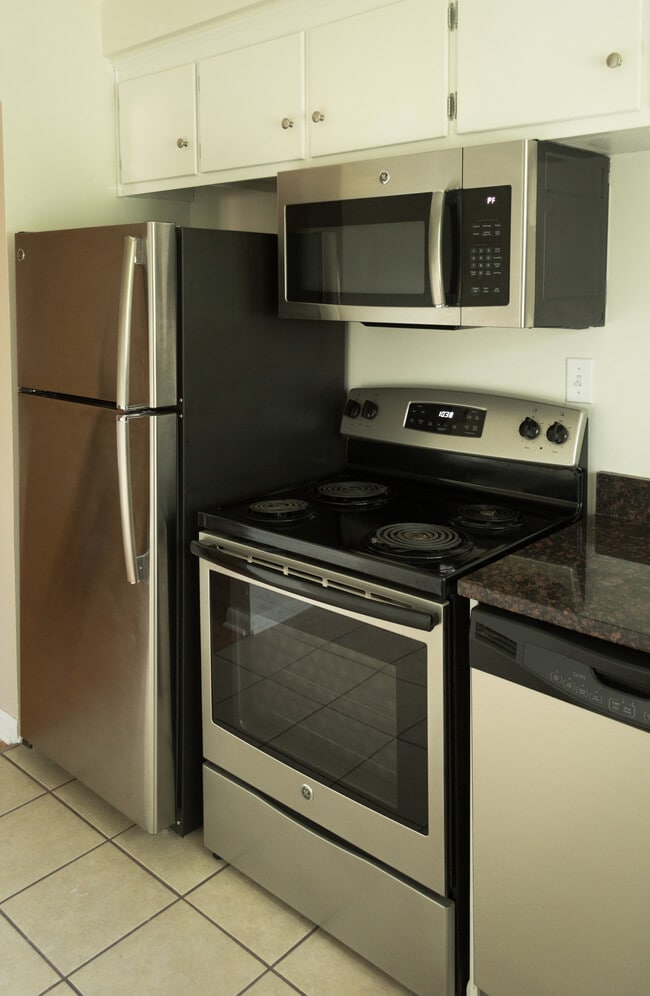 Photo - Royal Oak Crossings at Gardenia