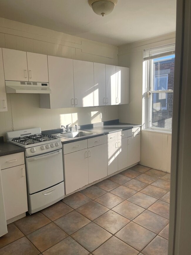 Photo - Allston 4 Bed split or formal 3 bed Ht Hw Included month free HW Floors Laundry Students ok