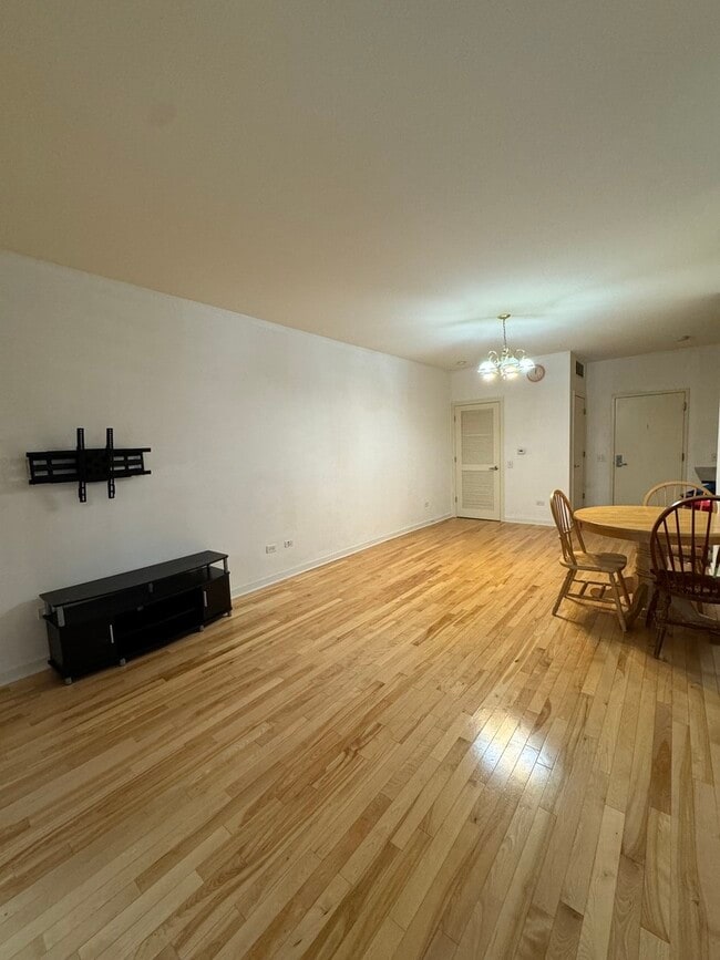 Photo - 1155 W Roosevelt Rd Unit 204
