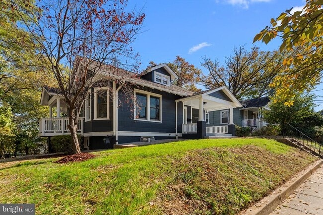 Building Photo - 6107 44th Ave