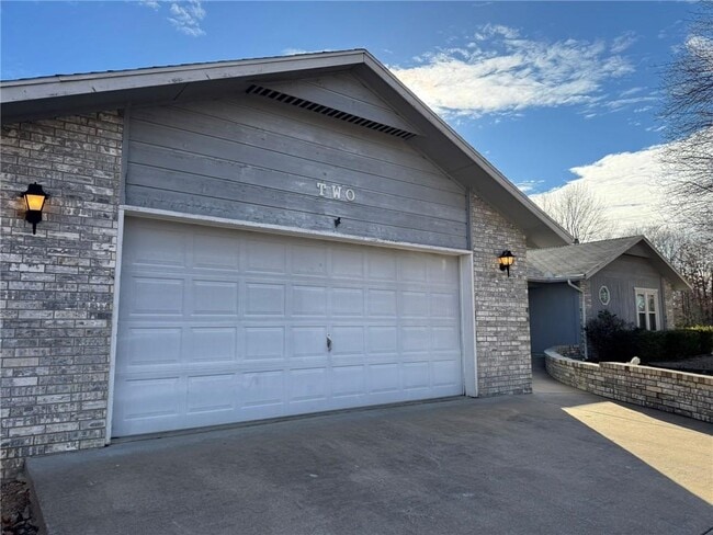 Photo - 2 Newburgh Dr