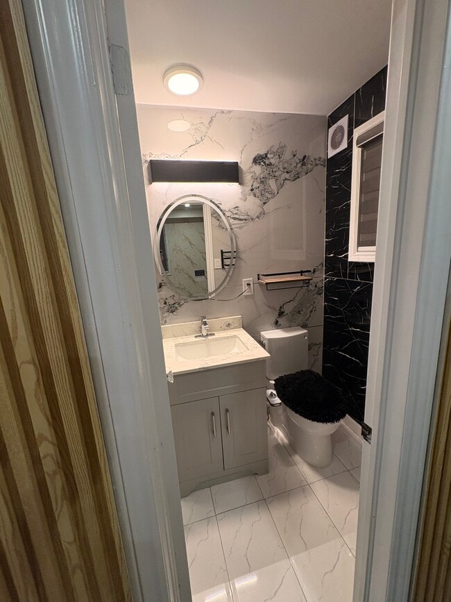 Photo - 143 Simmons Blvd