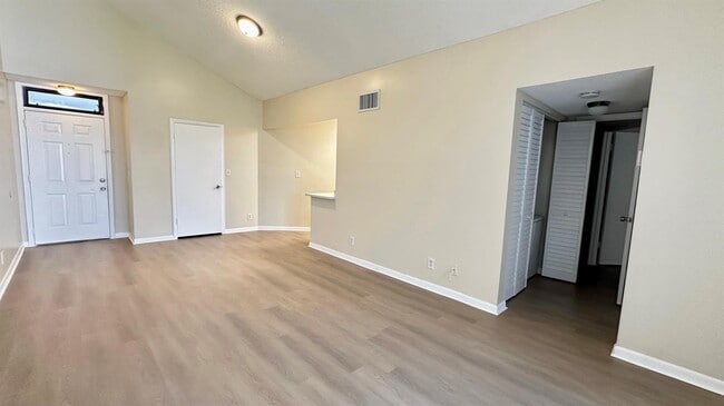 Photo - 215 Lake Pointe Dr Unit 208