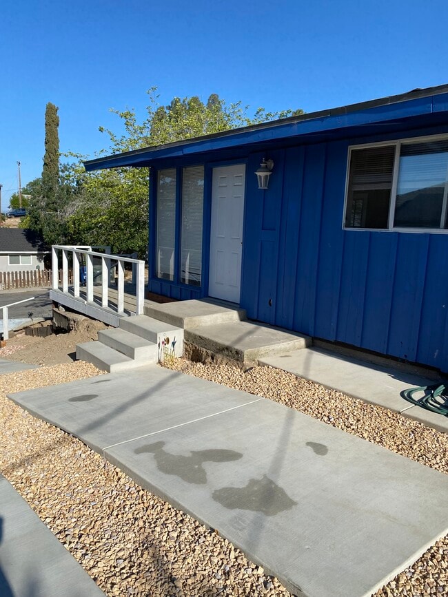 Building Photo - 511 Harding Ave