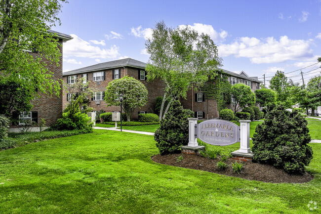 Newton Gardens - Newton Gardens Apartments