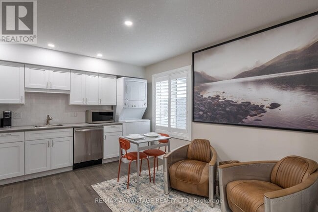 Photo - 30 Compass Trail