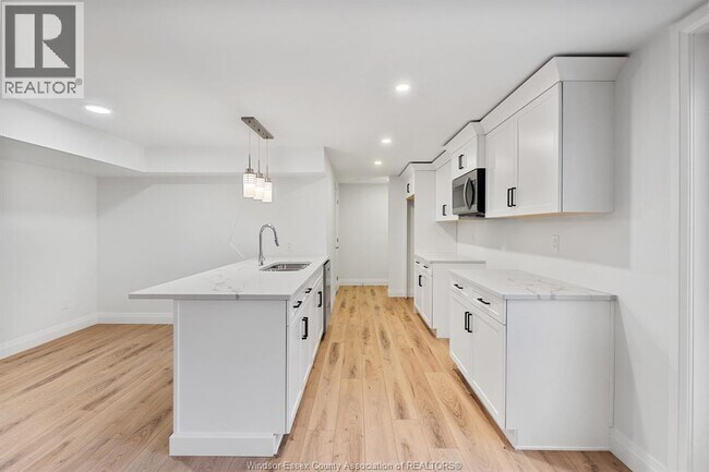 Photo - 253 Livingstone Cres