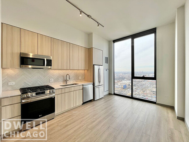Building Photo - 503 S Damen Ave Rental