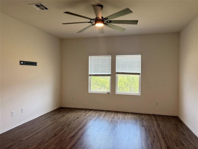 Photo - 1216 Blackhaw Ln