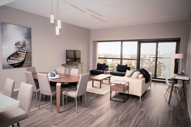 Photo - 300 Assiniboine