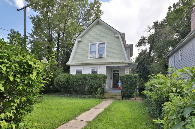 Building Photo - 251 E Oakland Ave