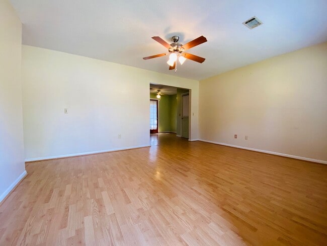 Photo - AVAILABLE NOW  [PET FRIENDLY]