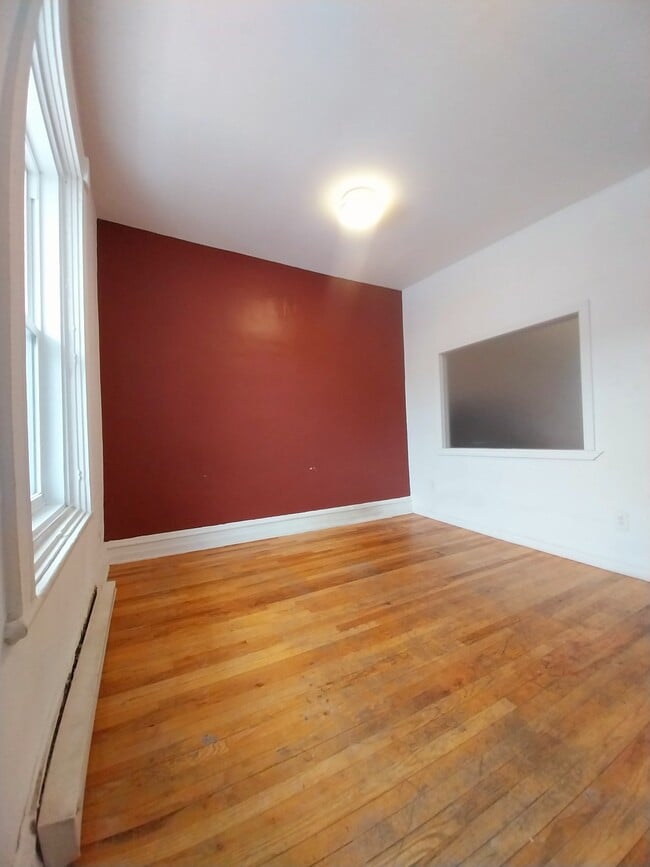 Building Photo - 601 Av. Bourbonnière Unit 601