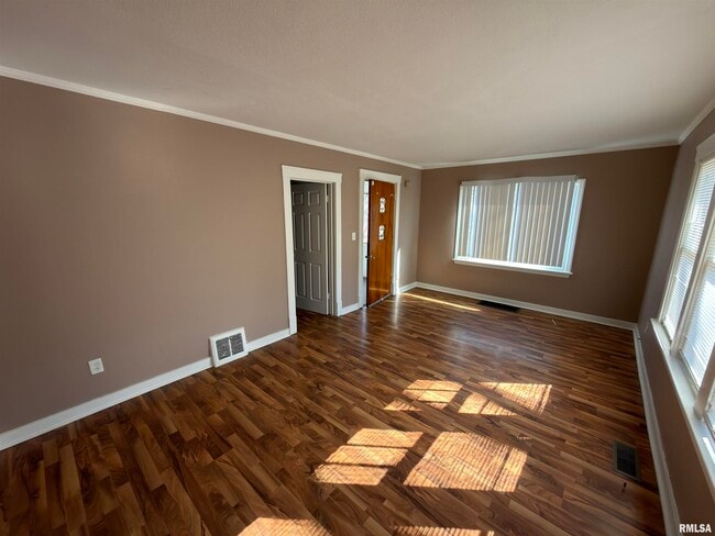 Photo - 1815 N Sheridan Rd