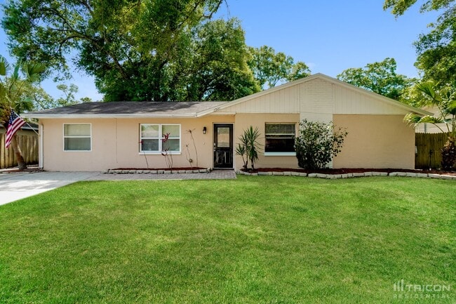 Building Photo - 1921 Cedarbrooke Dr Rental