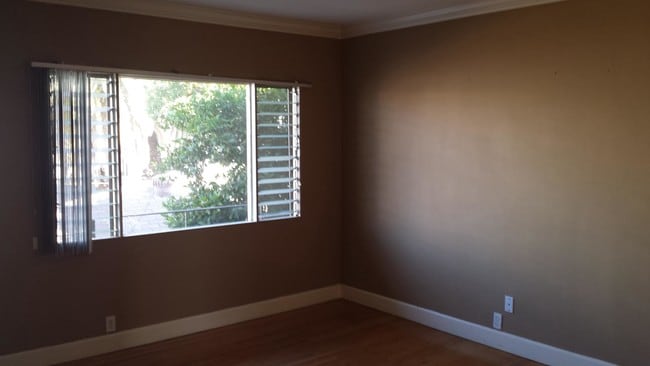 Building Photo - 1311 E 1st St Unit 11