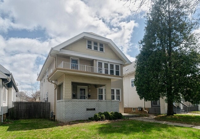 Building Photo - 2972 N 50th St Unit 2974 UPPER