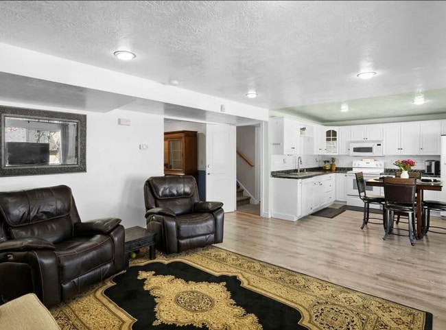Building Photo - 6857 S Bateman Field Dr Unit Taher's Apartment