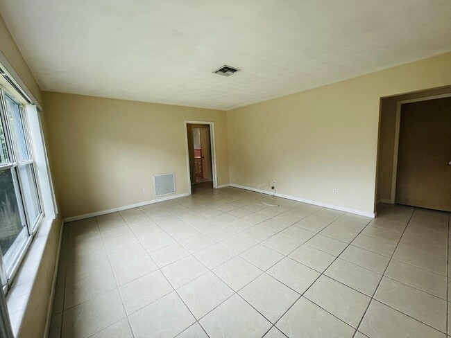 Photo - 177 E Laila Dr