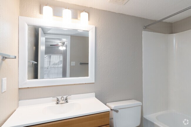 3BR, 2BA - 1,440SF - Primary Bathroom