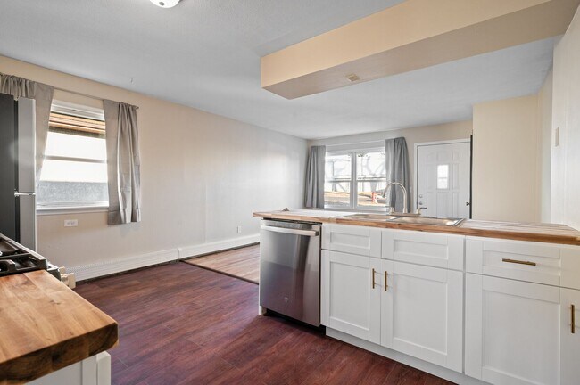 Photo - 560-562 37th Ave NE Unit 562