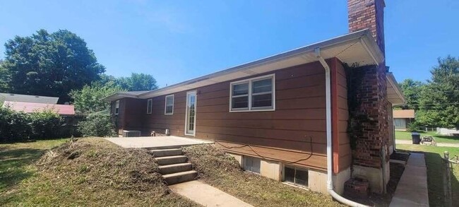 Photo - 918 S Luster Ave