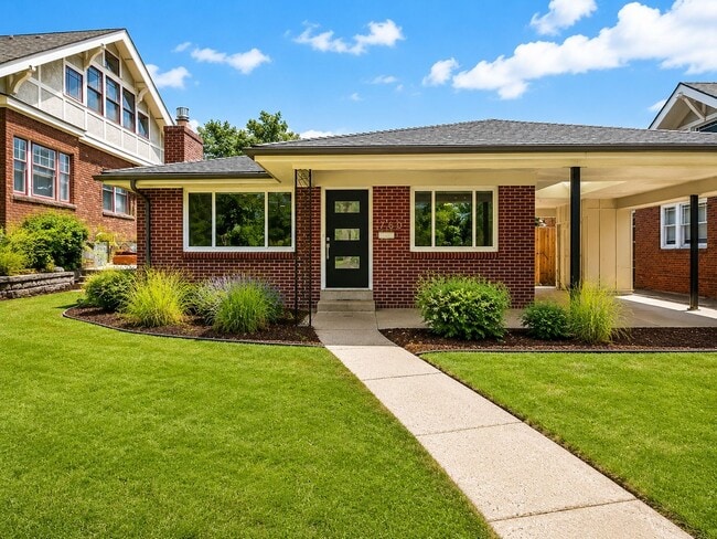 Building Photo - 3 Bed 1 Bath Fully Remodeled Denver Gem
