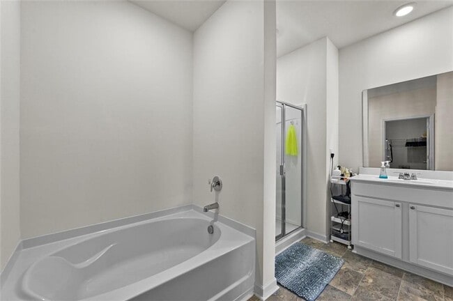 Photo - 120 Echo Ct