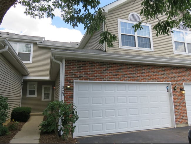 Building Photo - 223 Grandview Ct