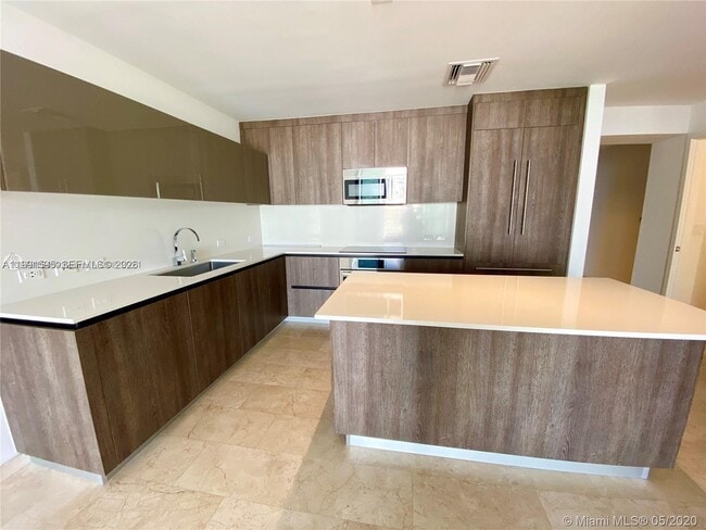 Photo - 88 SW 7th St Unidad 1404