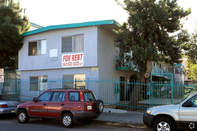 Building Photo - 1078 E 7th St Rental