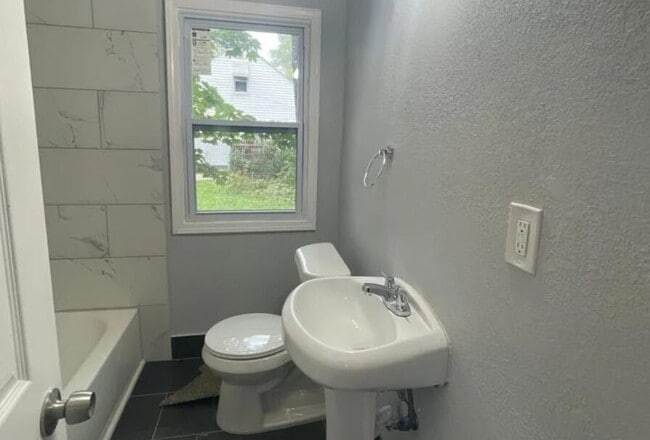 Photo - 19344 Bradford Ave