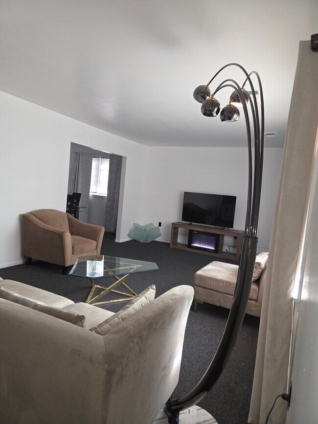 Photo - 213 E 9th Ave Unit 3 bedroom apartment