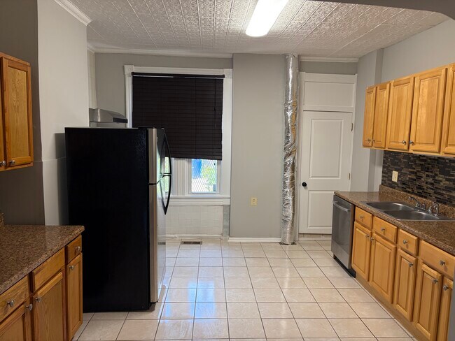 Photo - 250 W Fayette St