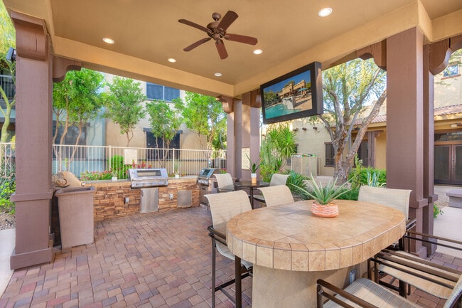 Las Colinas At Black Canyon