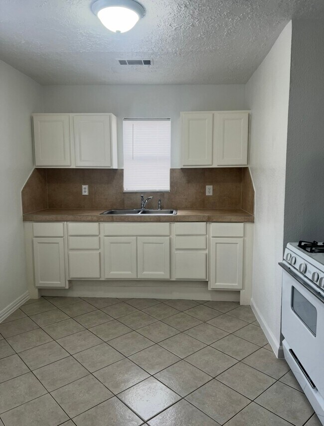 Photo - 831 Deerpass Dr