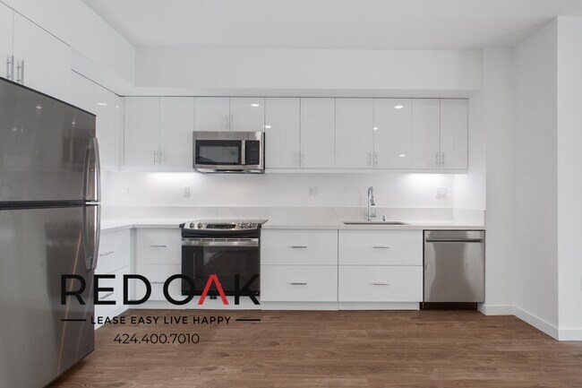 1011-1013 Everett St-B-216