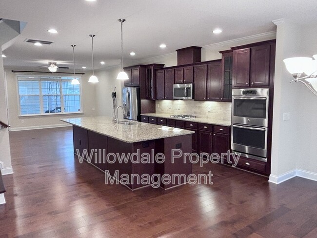 Photo - 136 Spring Pine Ln