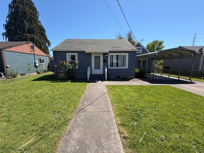 3 Bedroom with Large yard near the Canal! - 3 Bedroom with Large yard near the Canal!
