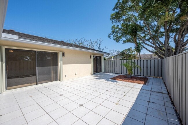 Photo - 8007 Ambach Way