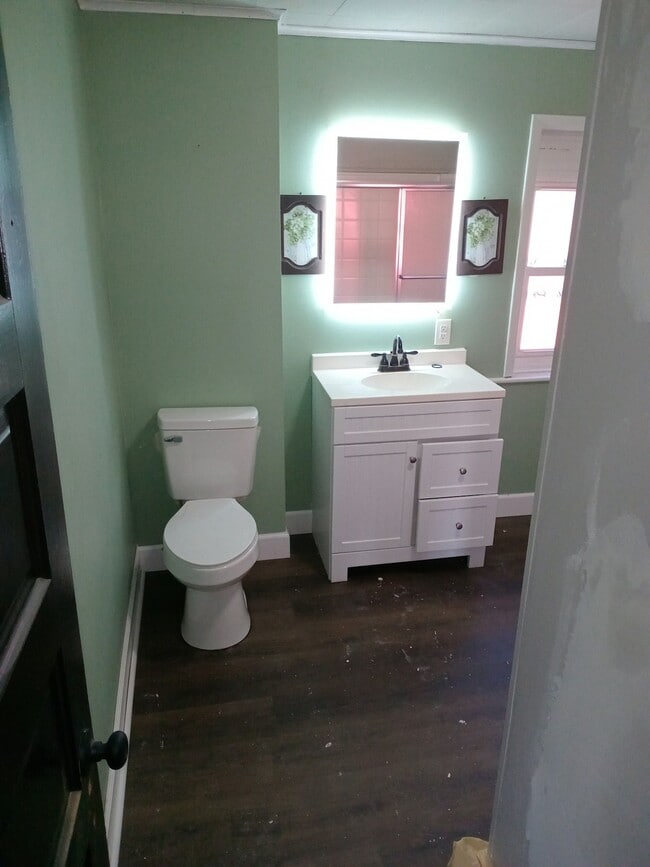 Photo - 2247 Charles St