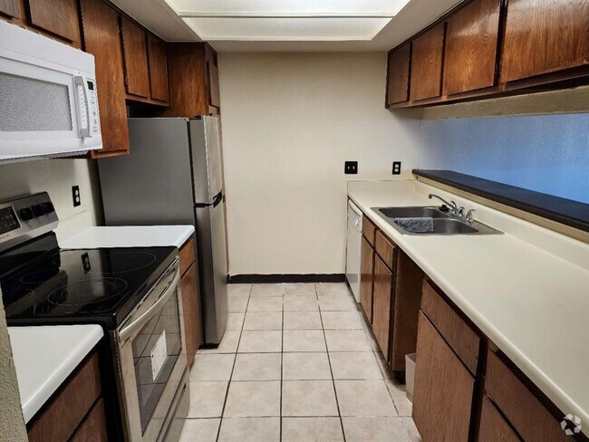 Building Photo - 2820 S Bartell Dr Unit 13 Rental